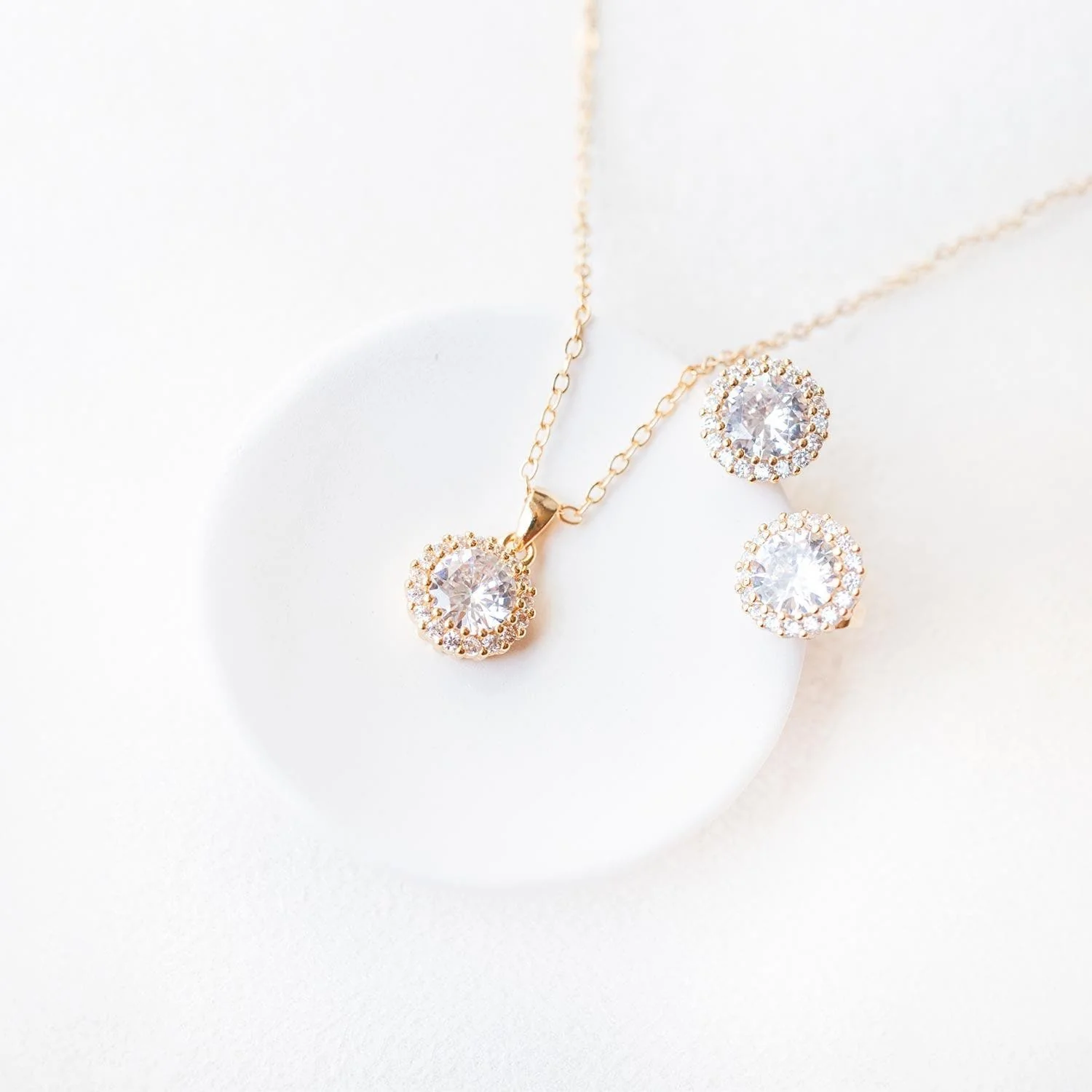 Gold Pendant Necklace - Image 2
